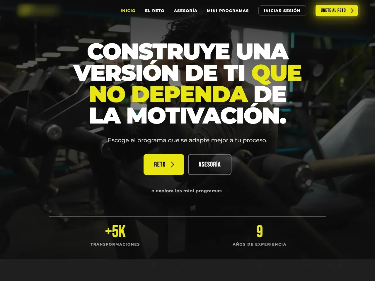 Página de inicio de un coach de entrenamiento, con botones para el reto y la asesoría